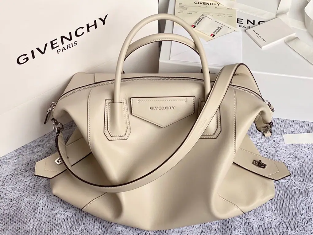 Batch. 🇫🇷French.GHome is for celebration.Antigona10Anniversary！Recent launchAntigona Soft！6Monthly acquisitionszDevelopment！To be exactly the same., Yes.2Over a month.‘It's been improving., Refine Details！Many details come from their family.Antigona.This bag is all there is. A lot of leisure and comfort packs.[John.]A specific calf.！Advanced Custom Edit！ Large size: 45*9*35, Size of the trumpet: 30*8*25