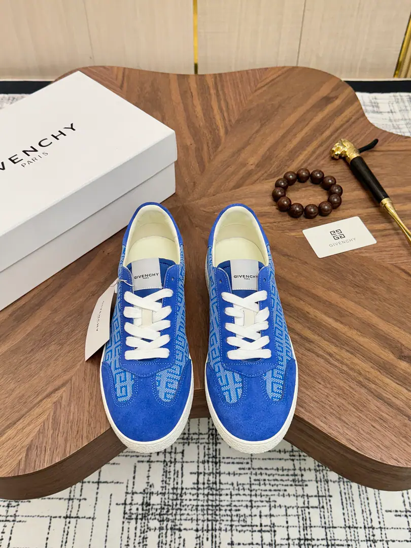 Get out of the factory. Givenchy High Quality Top-level craft Kifanshi. Sync original plant configuration, Italian imports of cattle and flour., A private model of the whole shoe parts., Soft and comfortable mats inside the cow's skin., Shoes under the sole.: The original factory is super comfortable with the original., The original factory and the single., Welcome to the comparison., Codes 39-44 (Make a reservation. 38 45 46 )