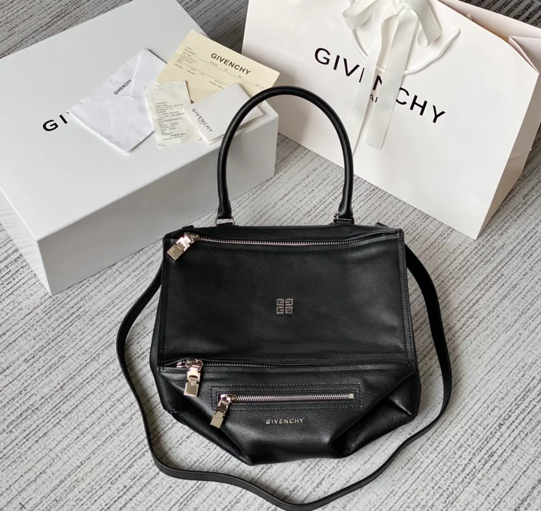 Batch Qifan Shipandola, It's like a magic box.！A bag can fill up a lot of things.！Importing cow skin, There's a lot of layers.🤟It's a big one. 🥰 Large size: 32*16*16