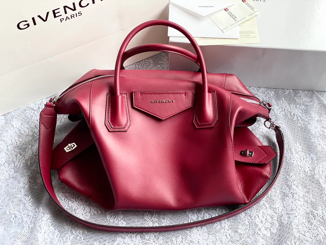 Batch. Kifanshi.🇫🇷French.GHome is for celebration.Antigona10Anniversary！Recent launchAntigona Soft！6Monthly acquisitionszDevelopment！To be exactly the same., Yes.2Over a month.‘It's been improving., Refine Details！Many details come from their family.Antigona.This bag is all there is. A lot of leisure and comfort packs.[John.]A specific calf.！Advanced Custom Edit！ Large size: 45*9*35, Size of the trumpet: 30*8*25