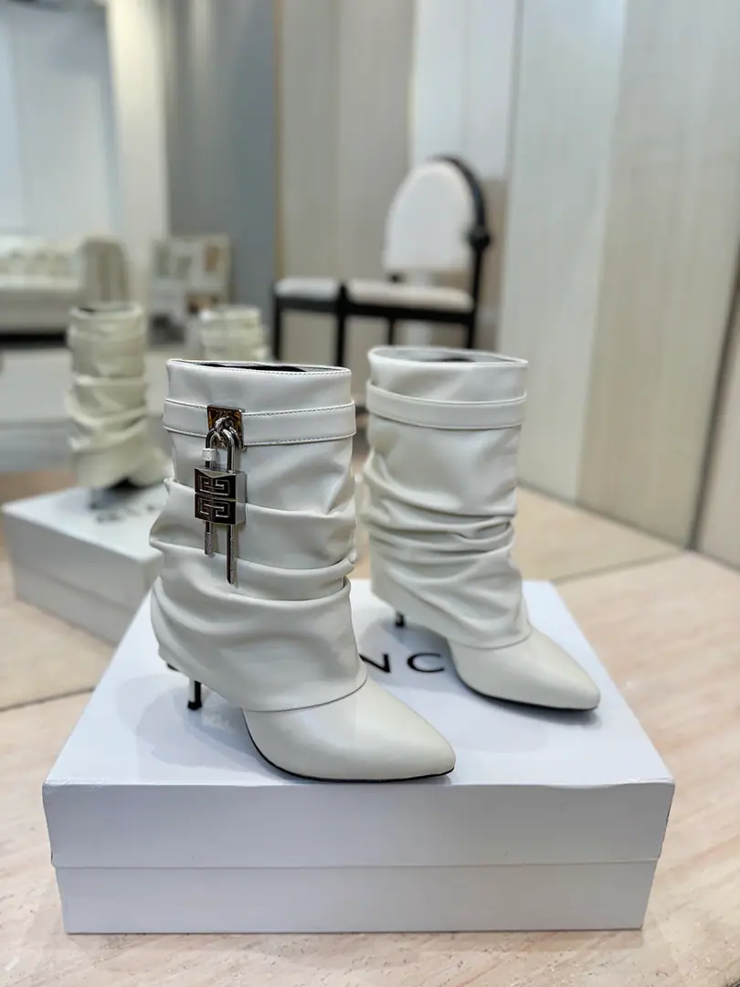 Plant price Counter-grade custom version GIVENCHY𝐒𝐒 𝐧𝐞𝐰 High and short boots., Marketed maximum version Kifanshi. Lock button The whole fashion circle.‼️ Original development shoe super-generate ‼️Highest Return Shoes ‼️ It's very packaged. Thin. Advanced Super cozy. ‼️ Shoe.: Powder skin. Uchi.: Cowskin. Customize private template logoLogoLock button Heel.: 10cm Otsumi!: That's a big import. Codes: 35-40【40/41:42/Custom without re-offer】
