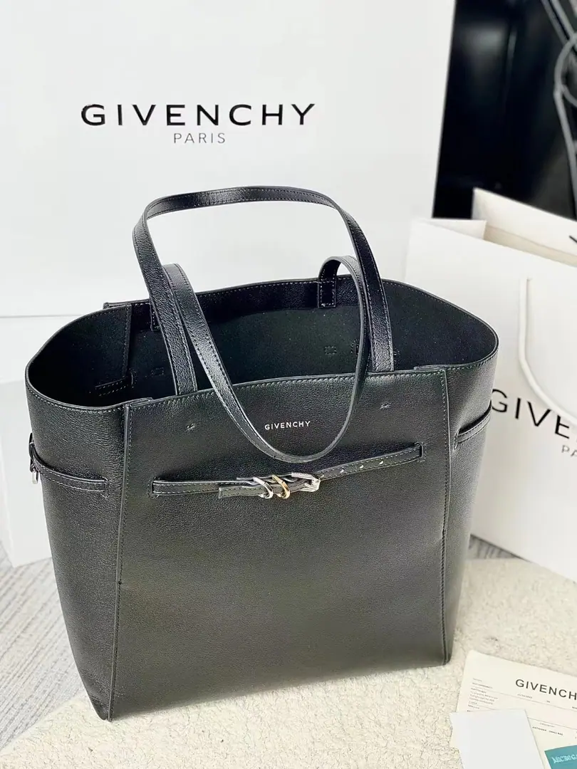 Batch. Top First List🇫🇷French.GThe latest Tot Bag., CombiningvoyouMetal colours+Italy🇮🇹calf SkinIt's very strong., Soft and cozy.. Search the number.199051p size: 30*31*11