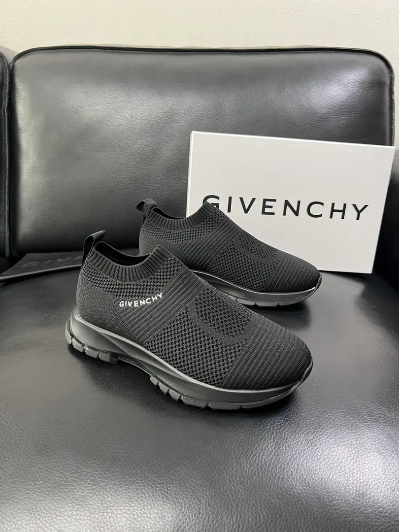 ⚠️Just change the code and don't back off.⚠️ Givenchy High Quality Kifanshi. Top-level craft The cabinet is new., The shoes are for the pastry., Imported rinded cattle mats., Shoes under the sole.: The original plant is used for the original base., It's super comfortable to be a sole-acting base., The original factory and the single., High Quality, Welcome to the comparison., Codes 39-45