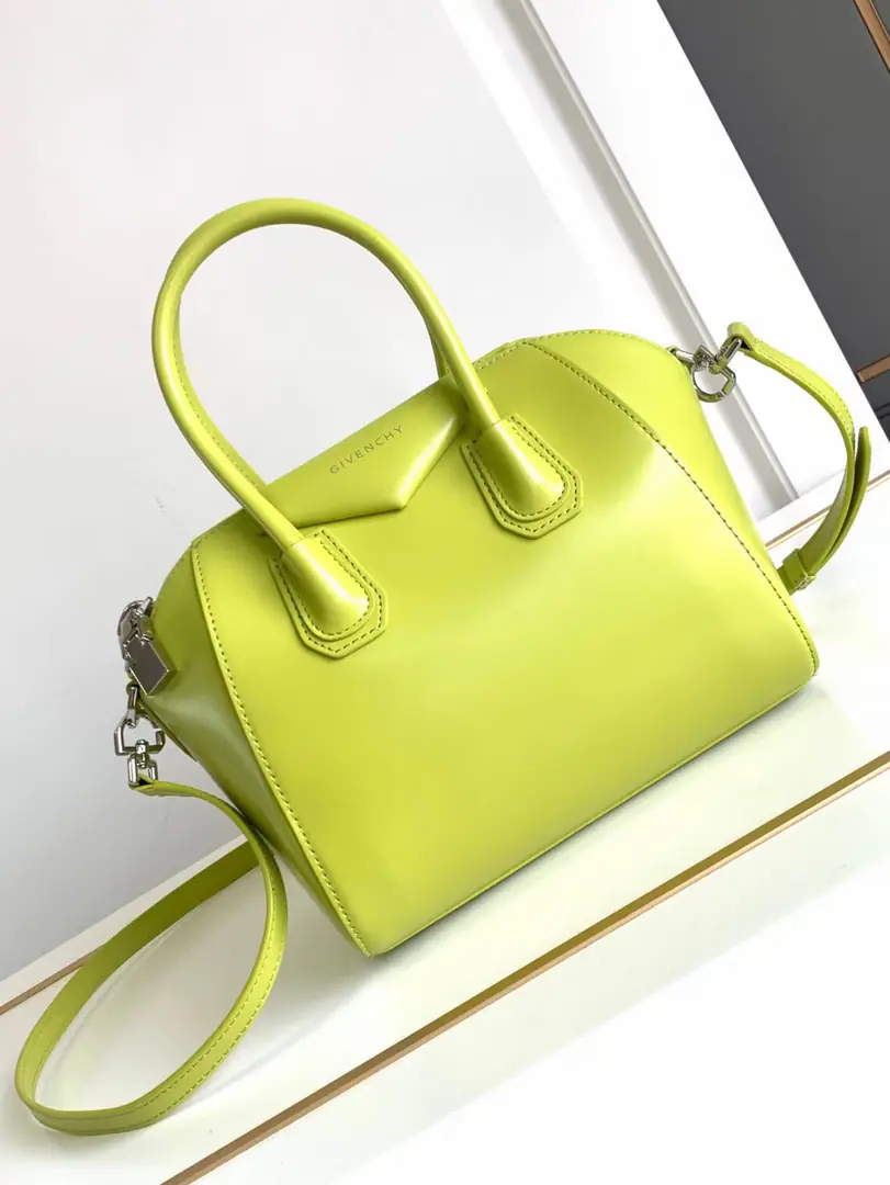 Batch. Top mass 【New paragraph】🇫🇷The Girvansch Classic.Antigona tote Original French factoryBOXPee.！Upgrade high end cargo！ Smallsize: 22*27*13 Search the number.9981