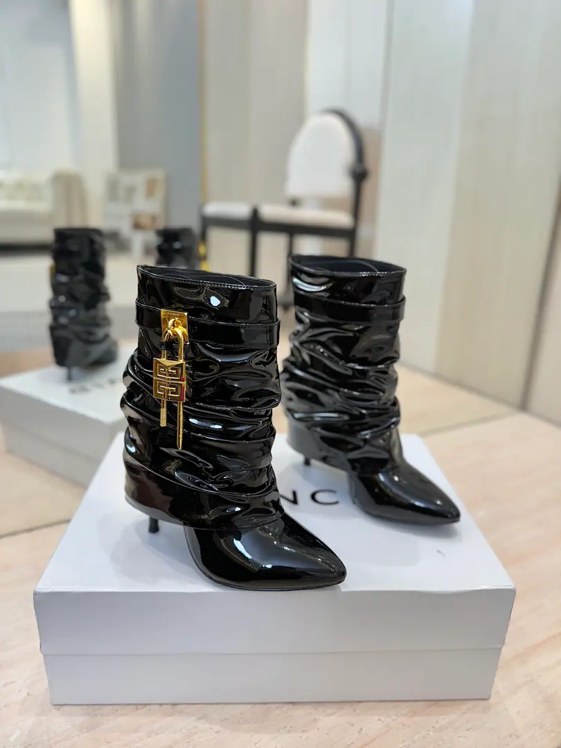 Plant price Counter-grade custom version GIVENCHY𝐒𝐒 𝐧𝐞𝐰 High and short boots., Marketed maximum version Kifanshi. Lock button The whole fashion circle.‼️ Original development shoe super-generate ‼️Highest Return Shoes ‼️ It's very packaged. Thin. Advanced Super cozy. ‼️ Shoe.: Powder skin. Uchi.: Cowskin. Customize private template logoLogoLock button Heel.: 10cm Otsumi!: That's a big import. Codes: 35-40【40/41:42/Custom without re-offer】