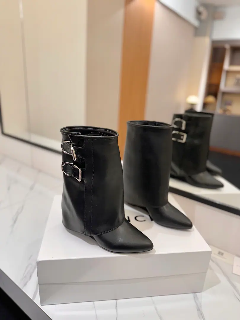 Counter-grade custom version GIVENCHY2026/𝐒𝐒 𝐧𝐞𝐰 New high and boots., Marketed maximum version Kifanshi. Lock button The whole fashion circle.‼️ Original development shoe super-generate ‼️Highest Return Shoes ‼️ It's very packaged. Thin. Advanced Super cozy. ‼️ Shoe.: Powder skin. Uchi.: Cowskin. Customize private template logoLogoLock button Heel.: Private Templates He's tall.8.5cm Otsumi!: That's a big import. Codes: 35-40【34.40/41:42/Custom without re-offer】