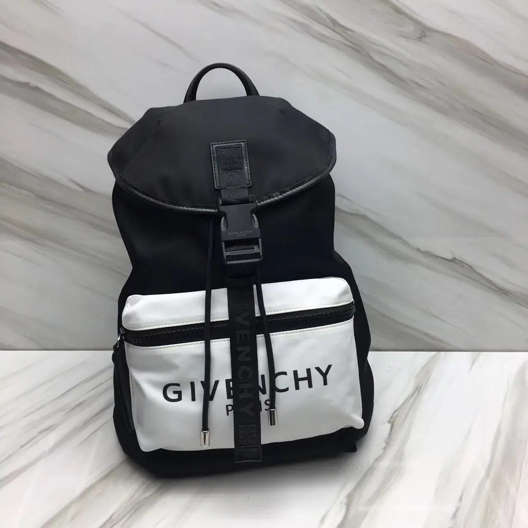 Batch 🇫🇷GIVENCHYKifan's new backpack., Men's ropes and leisure backpacks use imported nylon canvass with cow skin.. A handsome design and a combination of a large number of young people captured., Dimensions: 30×43×17Model29913-2
