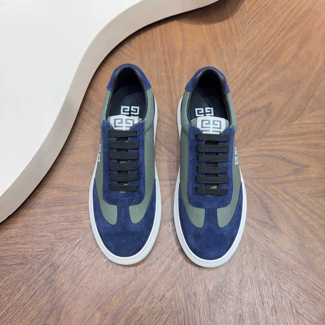 Givenchy/Kifanshi. New man leather swipes sneakers. This sneaker uses soft net-faced shoes., It's delicate., Stylishly soft and flexy., Embedded hidden suture details, The side of the dress has a brand name.logoLetter logo. It's a classic pair of double-coloured rubber shoes., Empty glue bottom suture process, It's not gonna get out of there., Comfortable and light and less shock.. The same shoe-faced shoe with a tongue.4G logoMarking, To show the spirit of the Brahma., It's a pair of cattle and skin., The logo, the cow's skin and foot., Four seasons., The upper foot is comfortable.！Full packaged dustproof bags！ Codes: 39-40-41-42-43-44（38.45Make a reservation.）