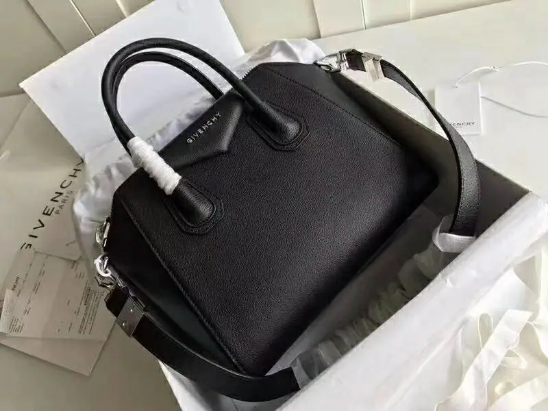 Batch Quit. Top First ListGIVENCHYThe Gighus are the classic goats of the brittle., ♪ The silver and silver ♪, You're a delicate one., You're not going to experience it yet., Dimensions: Small28Cm, Big number.33Cm