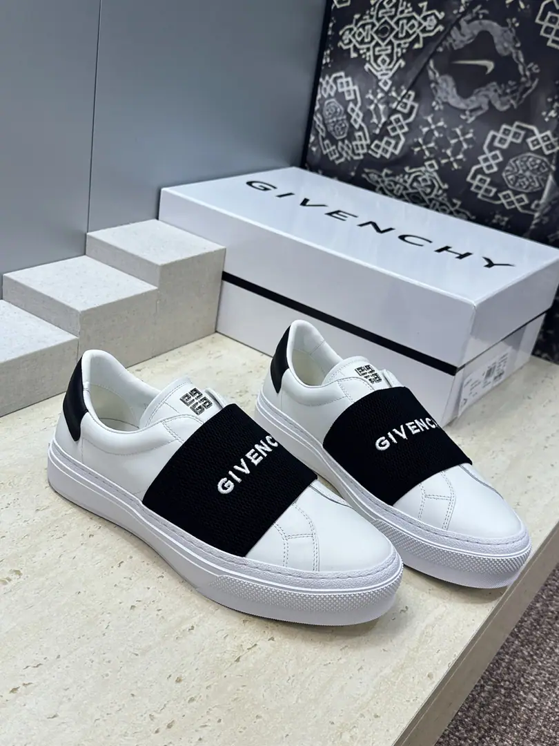 Plant prices: Female size Men+20 Top GIVENCHY 2026The classic couple of spring and summers is a little bit of a sling and a little bit of a season's shoes. The Kifansi alphabet.logoThe hardware is tied to the bottom of the round and the colored sports skateboards. Material:I'll import a cow's skin on my shoe.+In the skin of the watered cow.+Original OpenTpuOtsumi! Size: Female size35-41(40.41Custom without re-offer) Men38-46(38.45.46Customize or not change）