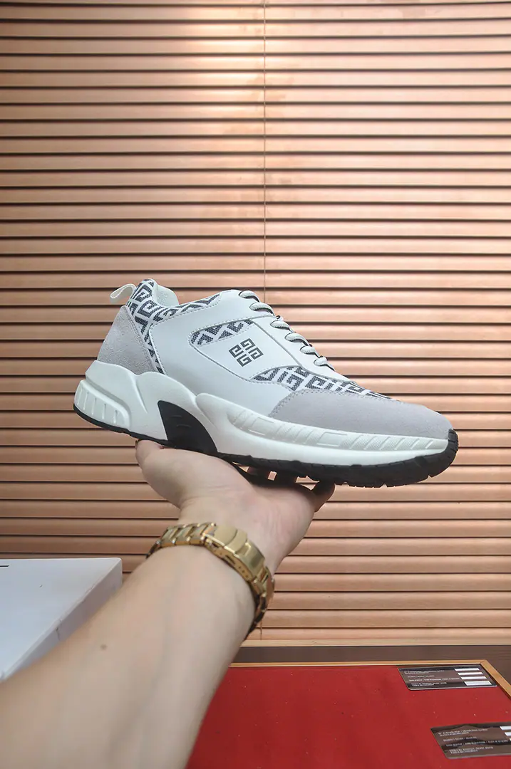 Get out of the factory. 【GIVENCHY.Kifanshi. 】The counter is being sold simultaneously.🔝Shoe.: Italy🇮🇹Imported branded bouquets🌫 It's so luxuries., The air-nets are combined with a double layer., My feet are comfortable., Shoes under the sole.: The original plant is designed for the foaming base of the rubber., Easy., Comfortable., You can come in and out of the counter. Codes38-45（45Custom）Box wrapping.