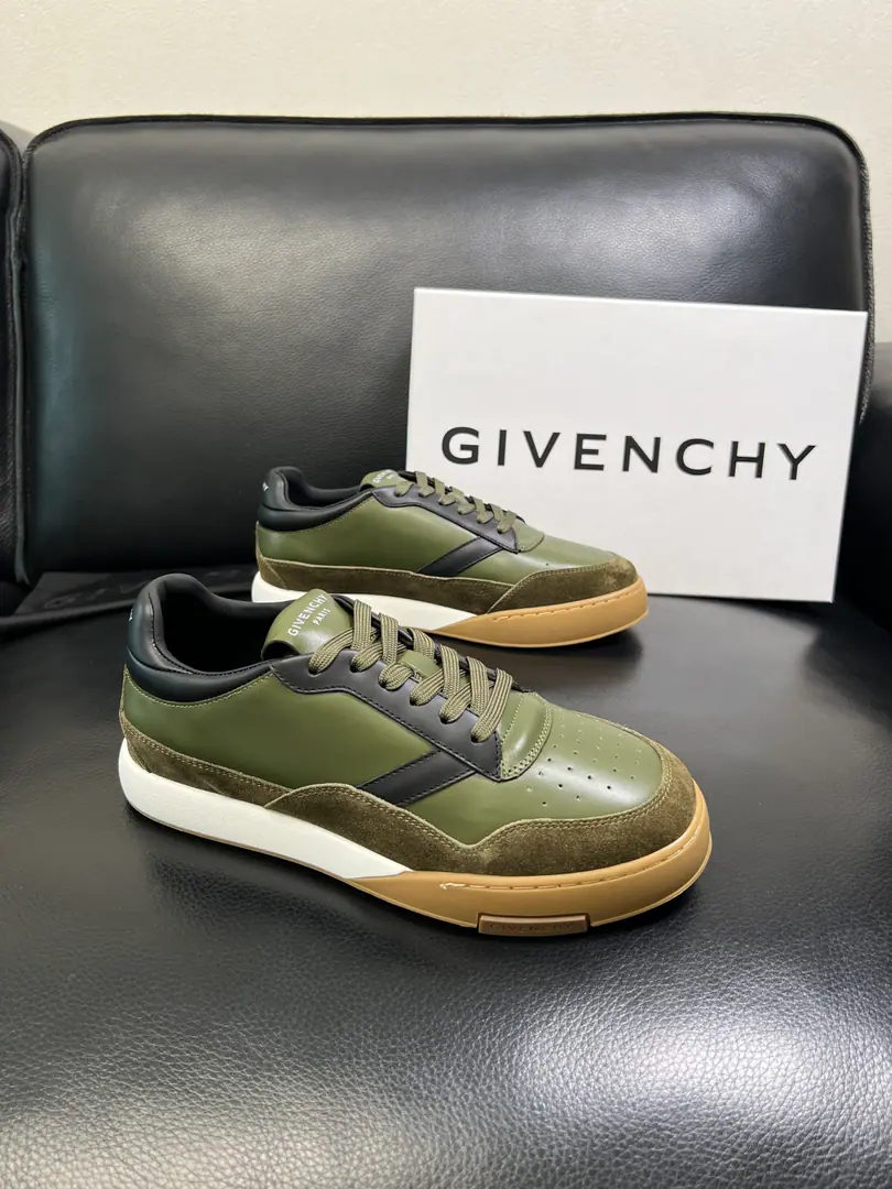⚠️Just change the code and don't back off.⚠️ Givenchy High Quality Kifanshi. Top-level craft The cabinet is new., The shoes are for the pastry., Imported rinded cattle mats., Shoes under the sole.: The original plant is used for the original base., It's super comfortable to be a sole-acting base., The original factory and the single., High Quality, Welcome to the comparison., Codes 39-44