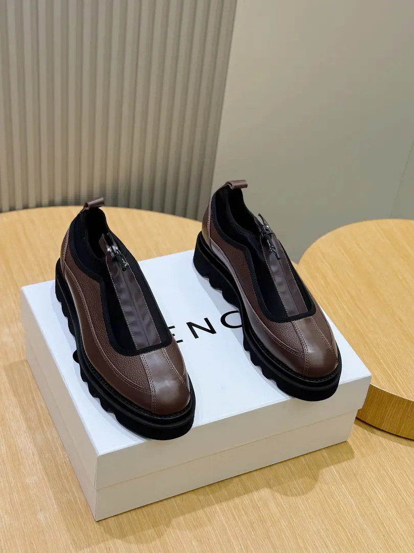 Givenchy- A thick, man-skinning shoe. High quality has always been our quest., I'm on my way to the man's taste., Nice boots., ♪ The glitter of the skin ♪, ♪ From the city's noises ♪, Modern fashion is a male fashion.！ The cow's skin is a Lecter., In the top of the cow's skin.+The original factory is under control. Size:39-44（38.45Make a no-refund order.）