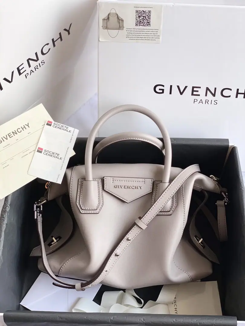 Small 🇫🇷French.GHome is for celebration.Antigona10Anniversary！Recent launchAntigona Soft！6Monthly acquisitionszDevelopment！To be exactly the same., Yes.2Over a month.‘It's been improving., Refine Details！Many details come from their family.Antigona.This bag is all there is. A lot of leisure and comfort packs.[John.]A specific calf.！Advanced Custom Edit！ Large size: 45*9*35, Size of the trumpet: 30*8*25