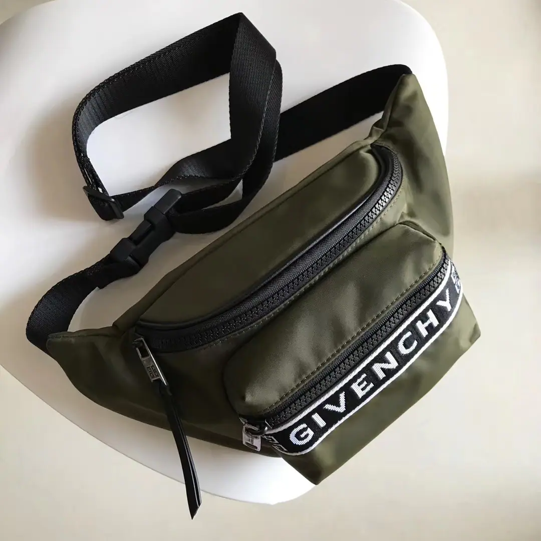 Batch. GIVENC- The waist bag./Chestbag.（size:33x9x12cm）Nironb Production, The owner is constructed as the main zipper and a little zipper pocket on the front.. Black leather zipper., Black canvas can adjust shoulder belts., It's for a pocket bag and a bag., Applicable to men and women.