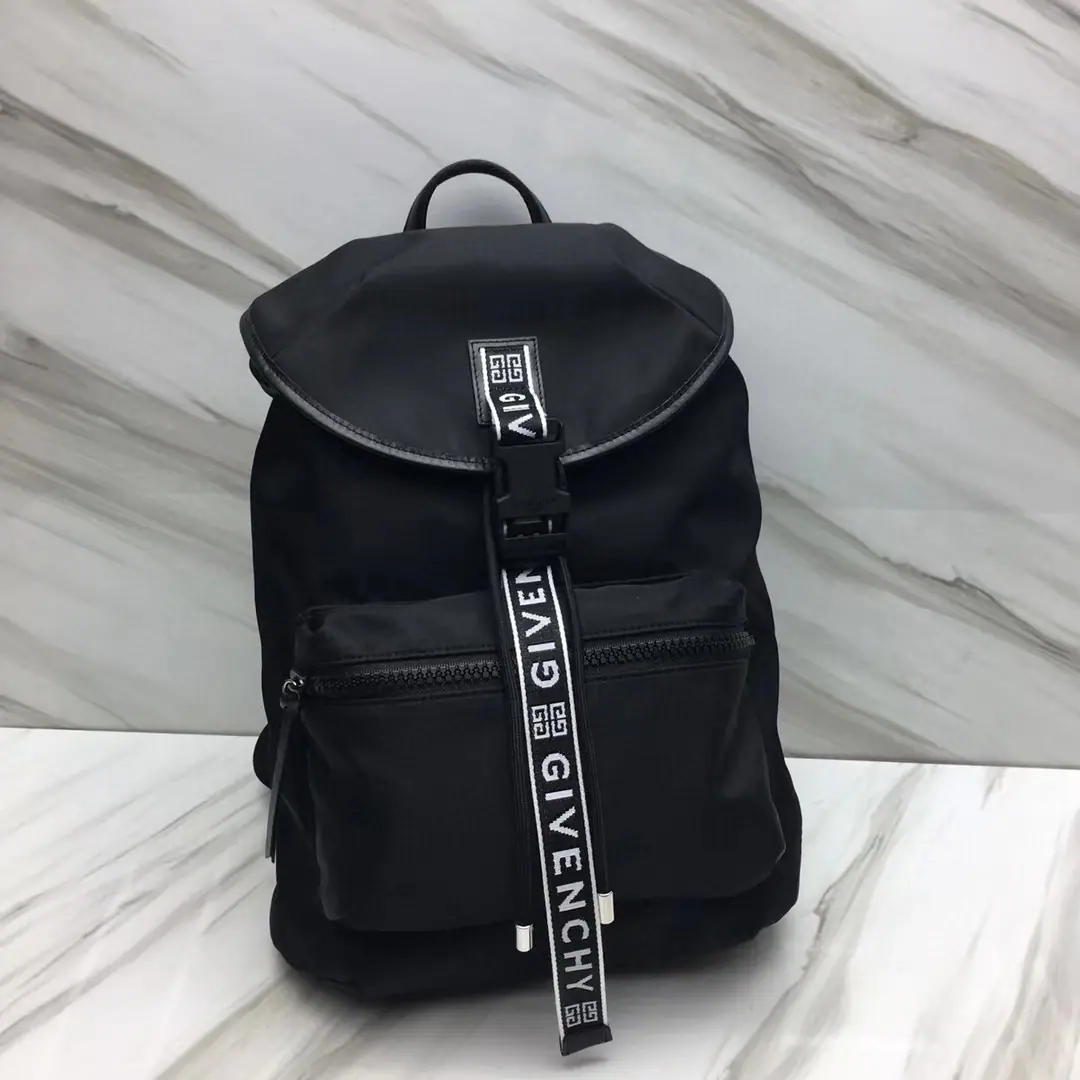 Batch 🇫🇷GIVENCHYKifan's new backpack., Men's ropes and leisure backpacks use imported nylon canvass with cow skin.. A handsome design and a combination of a large number of young people captured., Dimensions: 30×43×17Model29913-2
