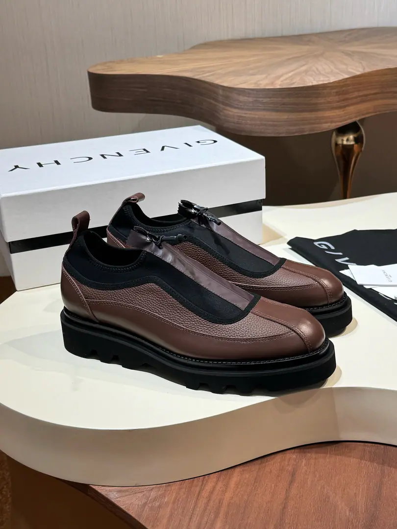 Givench- A thick, man-skinning shoe. High quality has always been our quest., I'm on my way to the man's taste., Nice boots., ♪ The glitter of the skin ♪, ♪ From the city's noises ♪, Modern fashion is a male fashion.！ The cow's skin is a Lecter., In the top of the cow's skin.+The original factory is under control. Size:39-44（38.45Make a no-refund order.）