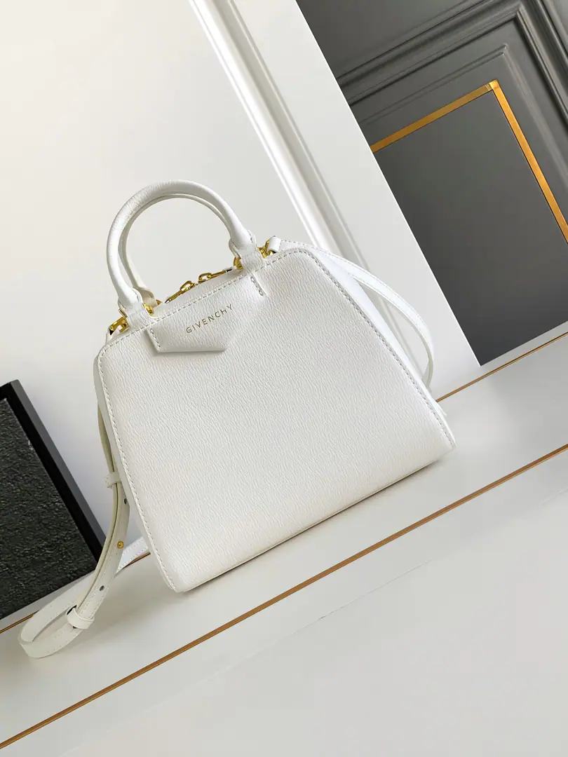 Batch. 🇫🇷GThe latest in the morning and autumn.Anyigona CubeHandbag., All steel hardware., Original factory skin, You can carry it., From commute to party., One pack is done., Fashion is a lot more than a couple of days.75！size: 13*19*22