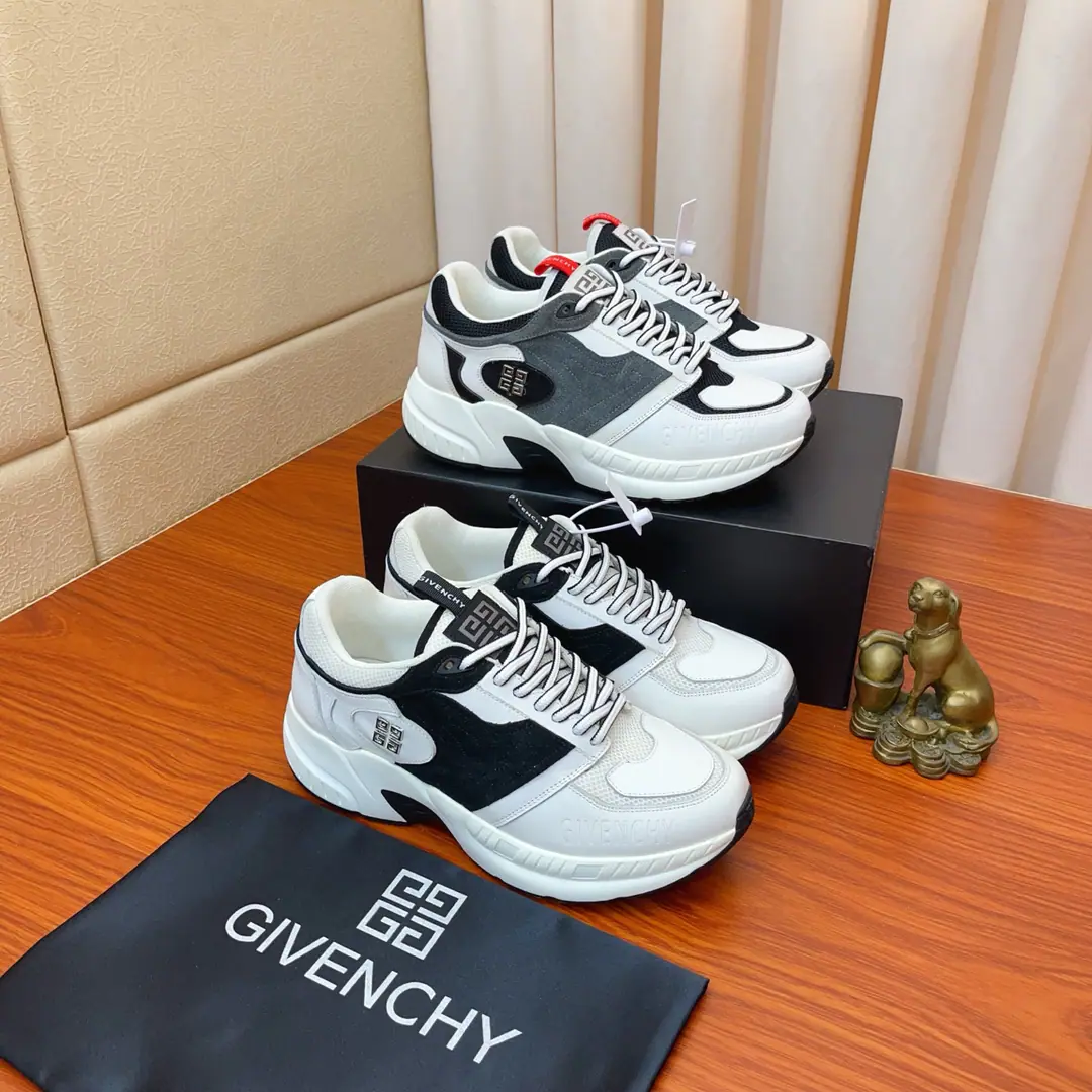 🐶🐶《GIVENCHY》·Kifanshi. ·High-end version The counter is being sold simultaneously.🔝Shoe.: Italy🇮🇹Import brandlogo-Puts.🌫 It's so luxuries., The sheep's skin is combined with a double layer., My feet are comfortable., Shoes under the sole.: The original plant's special air cushions.tup- The bubble., Easy., Comfortable., You can come in and out of the counter. Codes38Present.44, Box packing