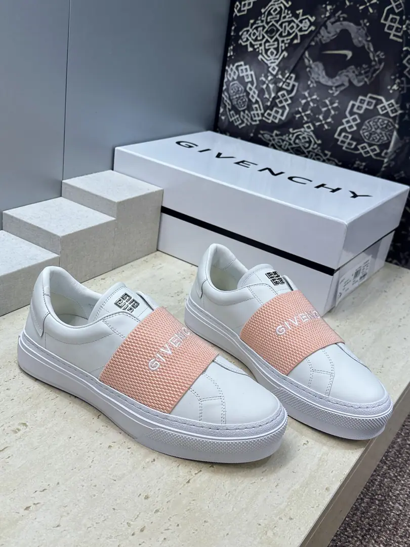 Plant prices: Female size Men+20 Top GIVENCHY 2026The classic couple of spring and summers is a little bit of a sling and a little bit of a season's shoes. The Kifansi alphabet.logoThe hardware is tied to the bottom of the round and the colored sports skateboards. Material:I'll import a cow's skin on my shoe.+In the skin of the watered cow.+Original OpenTpuOtsumi! Size: Female size35-41(40.41Custom without re-offer) Men38-46(38.45.46Customize or not change）