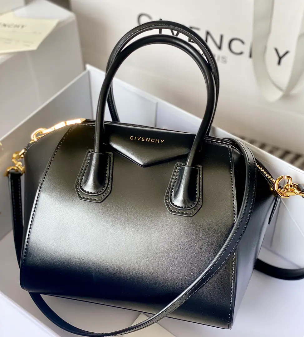 Batch. Top mass 【New paragraph】🇫🇷The Girvansch Classic.Antigona tote Original French factoryBOXPee.！Upgrade high end cargo！ Smallsize: 22*27*13 Search the number.9981