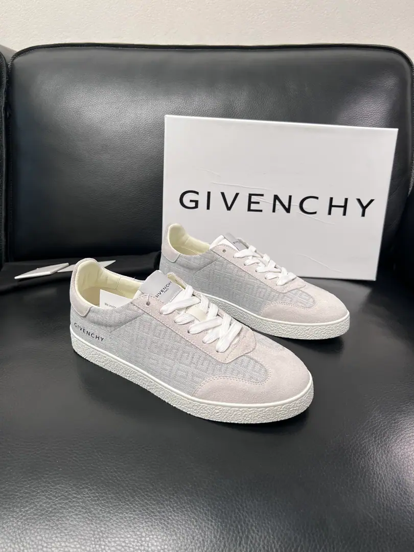Givenchy High Quality Top-level craft Kifanshi. Synchronize original plant configuration, Italian imports of cattle and flour., A private model of the whole shoe parts., Soft and cozy web-painted mats., Shoes under the sole.: The original factory is super comfortable with the original., The original factory and the single., Welcome to the comparison., Codes 39-44 (Make a reservation. 38 45 )