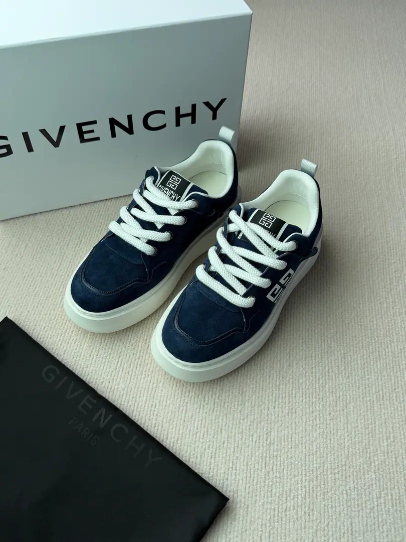 New paragraph🆕GivInnovative low-group sneakers.✅ The shoe-faced cow skin is matched by the same colored cow-backed skin., Same pair of colored shoelaces. ♪ Shoe tongues on theGIV～CHY LOGO, Sidesark4GStampsGIVENCHY LOGO〰️G4The series is light and comfortable. Codes: 39-44 Colours: Black, White, Lang, Ash