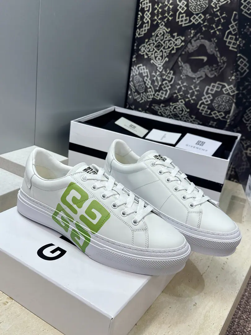 Plant prices: Female size Men+20 Top GIVENCHY 2026Spring and summer's classic couple money with four seasons of leisure shoes. The Kifansi alphabet.logoThe hardware is tied to the bottom of the round and the colored sports skateboards. Material:I'll import a cow's skin on my shoe.+In the skin of the watered cow.+Original OpenTpuOtsumi! Size: Female size35-41(40.41Custom without re-offer) Men38-46(38.45.46Customize or not change）