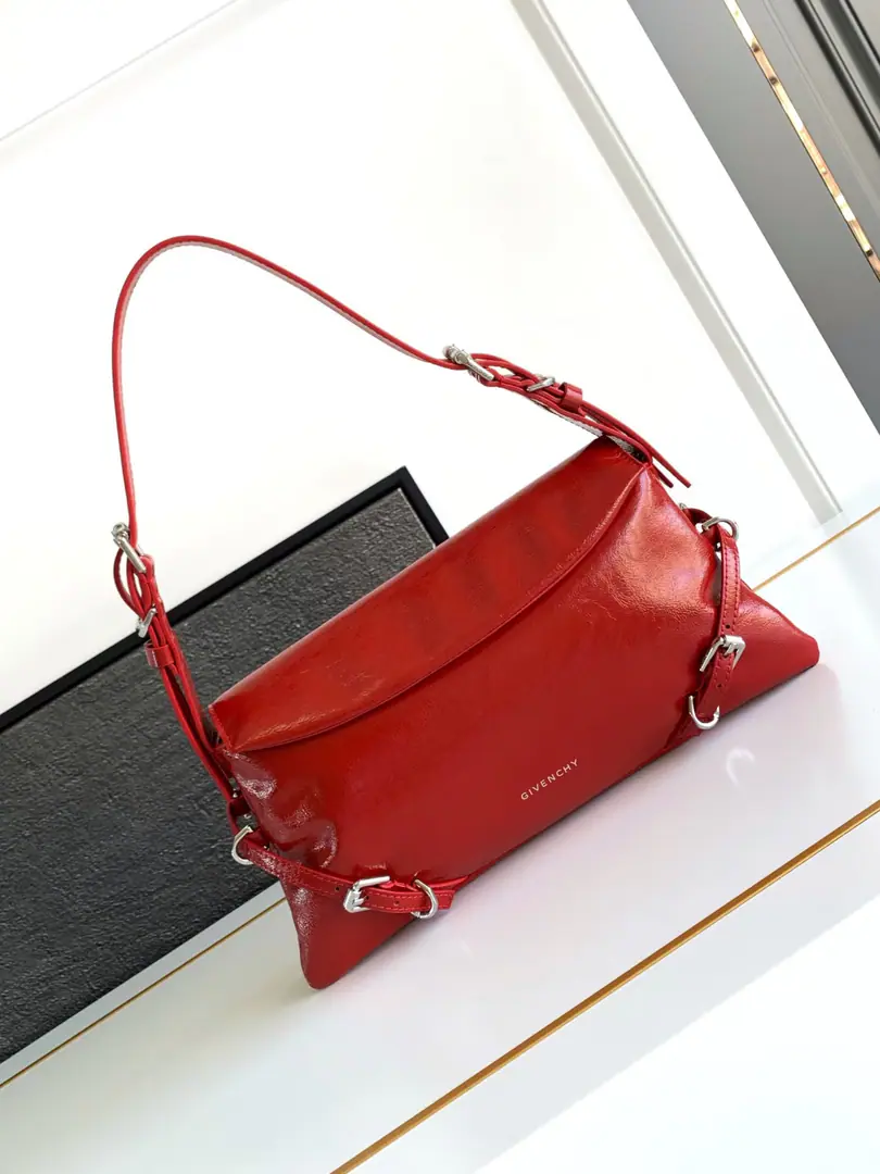 Batch. Kifanshi.❤️Newest.Voyou Ptit ♪ The fluffy armpits covered with clouds and pillow bags ♪, Soften leather！All steel hardware.！♪ Hold it like a cloud ♪, Soft and soft and soaked., You can hold it with your hands and your shoulders., It's a new item with a treasure. Dimensions: 32*15*9.5