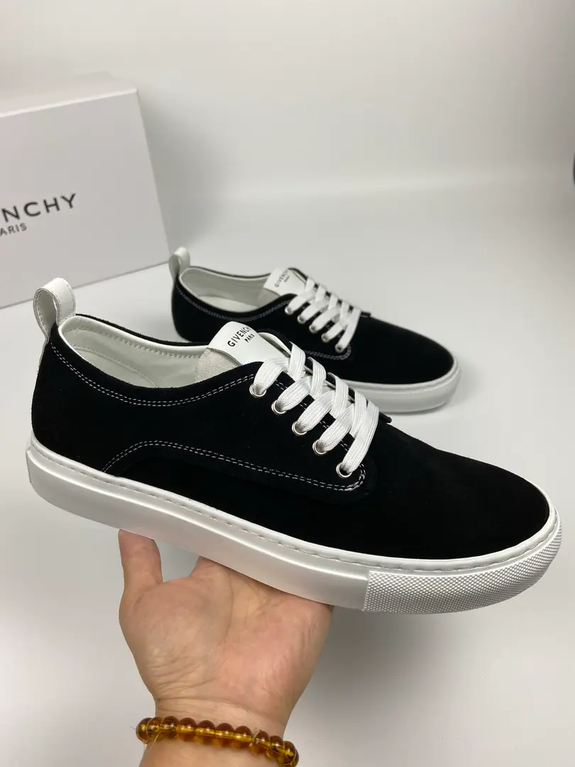 Fly-feathers, low-skinned, sports shoes. New CitySeries Sell(Couple shoes.) Match: Women35 －39．Men38 －44(45．46I'll make sure I don't change it.） Material: ♪ Shoe tongues on theGIVENCHY Paris LOGOStamps Heel stamp.GIVENCHY Paris LOGO Leather inside., I'm not sure.GIVENCHY Paris LOGOStamps Sew the threads. Flexible material, It's easy to wear., Unbuttoned Design The following is a video of the twilight rings. TPUShoes under the sole.
