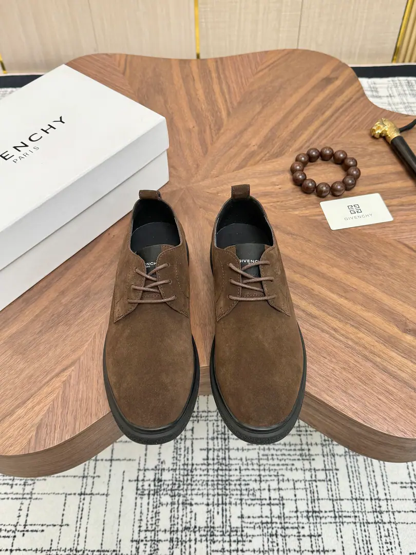 Get out of the factory. Givenchy High Quality Top-level craft Kifanshi. Sync original plant configuration, Italian imports of cattle and flour., A private model of the whole shoe parts., Soft and comfortable mats inside the cow's skin., Shoes under the sole.: The original factory is super comfortable with the original., The original factory and the single., Welcome to the comparison., Codes 39-44 (Make a reservation. 38 45 46 )