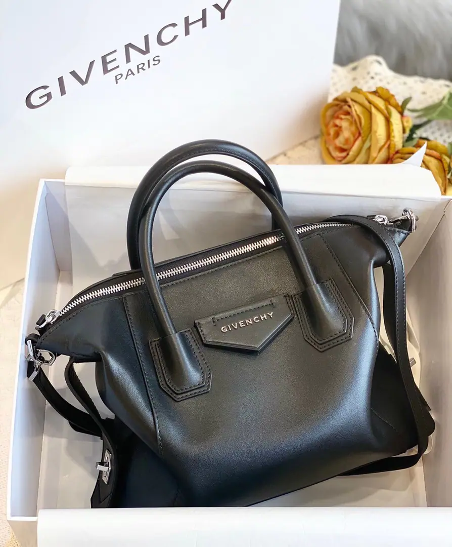 Small. 🇫🇷French.GHome is for celebration.Antigona10Anniversary！Recent launchAntigona Soft！6Monthly acquisitionszDevelopment！To be exactly the same., Yes.2Over a month.‘It's been improving., Refine Details！Many details come from their family.Antigona.This bag is all there is. A lot of leisure and comfort packs.[John.]A specific calf.！Advanced Custom Edit！ Large size: 45*9*35, Size of the trumpet: 30*8*25