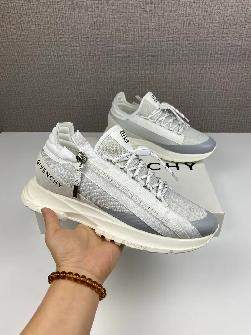 SpectreSeries Sell Match: 38One.44(45, 46Do it.) Low gang sneakers., Side match.4G LOGOZipper., Wearing bands with colored straps, With fabric and metal zippers. Same-skinned tech-shoes., Match4G LOGO- Pump the rope. ♪ Shoe tongues on the4G LOGOStamps SidesarkGIVENCHY LOGOStamps, Shoes bottom stamp.GIVENCHY LOGO Underground printingGIVENCHY 4G LOGO Light-tech shoe bottom.