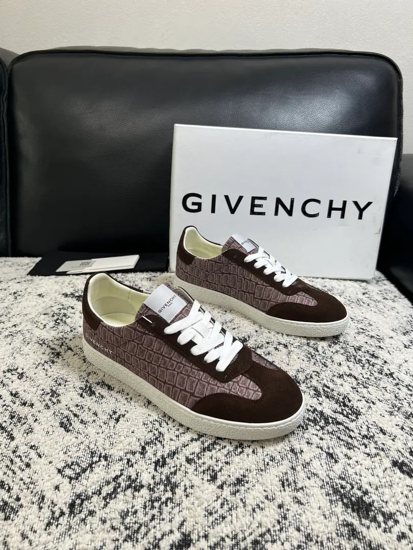Givenchy High Quality Top-level craft Kifanshi. Synchronize original plant configuration, Italian imports of cattle and flour., A private model of the whole shoe parts., Soft and cozy web-painted mats., Shoes under the sole.: The original factory is super comfortable with the original., The original factory and the single., Codes 39-44 (Make a reservation. 38 45 )