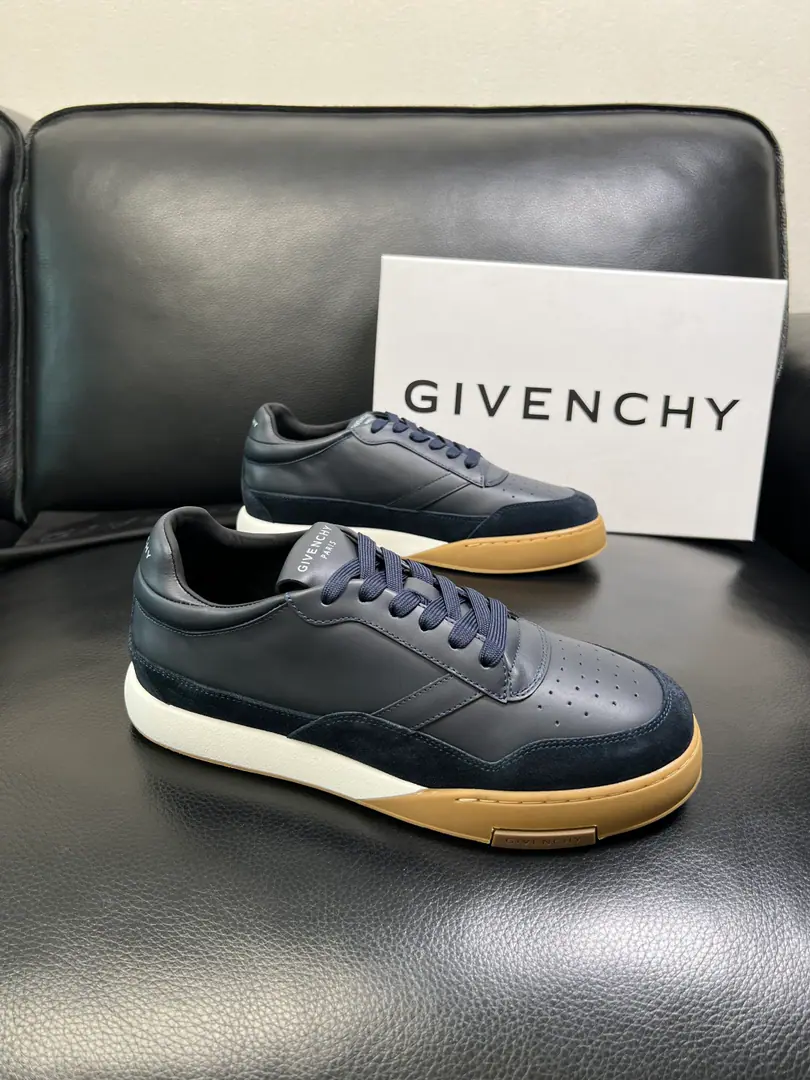 ⚠️Just change the code and don't back off.⚠️ Givenchy High Quality Kifanshi. Top-level craft The cabinet is new., The shoes are for the pastry., Imported rinded cattle mats., Shoes under the sole.: The original plant is used for the original base., It's super comfortable to be a sole-acting base., The original factory and the single., High Quality, Welcome to the comparison., Codes 39-44
