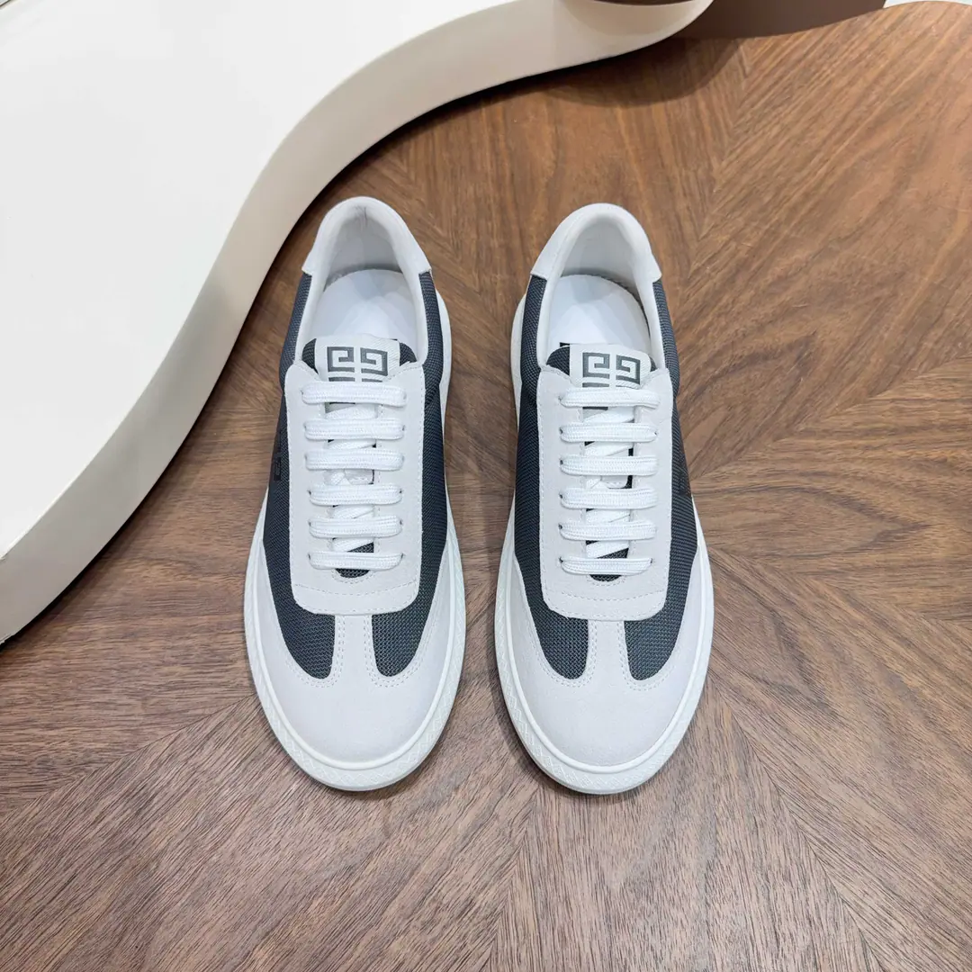 Givenchy/Kifanshi. New man leather swipes sneakers. This sneaker uses soft net-faced shoes., It's delicate., Stylishly soft and flexy., Embedded hidden suture details, The side of the dress has a brand name.logoLetter logo. It's a classic pair of double-coloured rubber shoes., Empty glue bottom suture process, It's not gonna get out of there., Comfortable and light and less shock.. The same shoe-faced shoe with a tongue.4G logoMarking, To show the spirit of the Brahma., It's a pair of cattle and skin., The logo, the cow's skin and foot., Four seasons., The upper foot is comfortable.！Full packaged dustproof bags！ Codes: 39-40-41-42-43-44（38.45Make a reservation.）