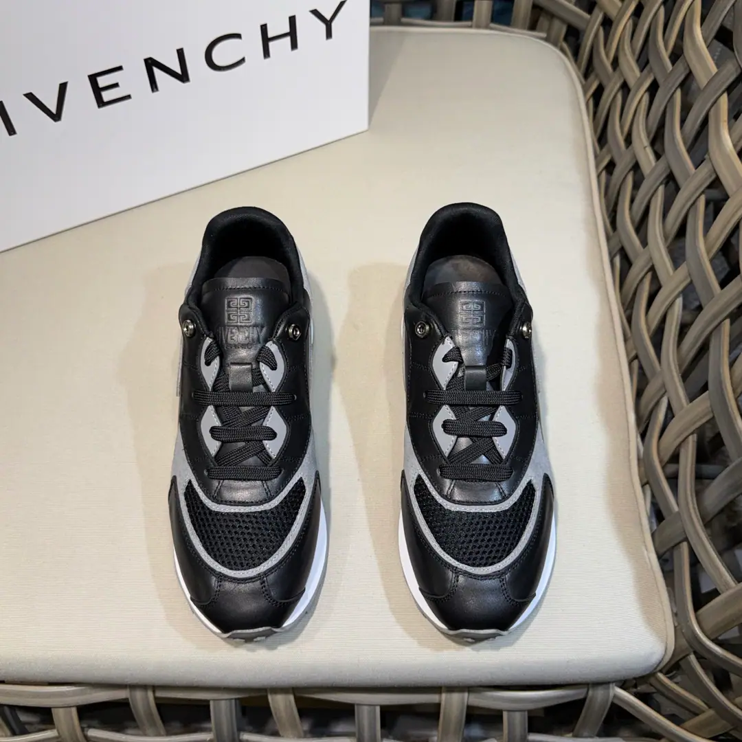 Givenchy The Girvanshi swung the old jogging shoes.｜A nice touch-up design.｜I want to blend the light-faced cow leather with the fur.｜It's a pair of serrated teeth.｜Airnets are in the air.｜Skins and feet.｜It's a combination of retroactivity and brand recognition.｜I'm just gonna light up my shape in a regular dress. Size: 39-44（38.45Do it.）