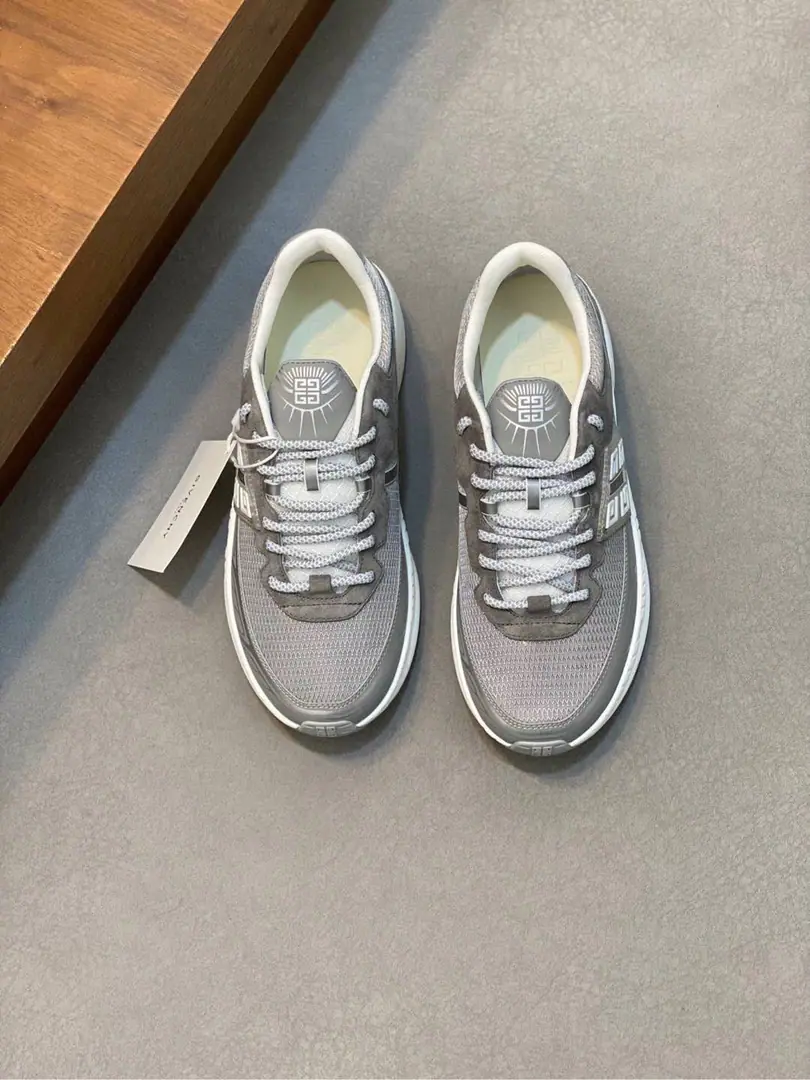 Gv *y～NewGIV 1Men's shoes are thick and leisurely raised., High-quality cow skins on the shoe face are made of air cloth.！The upper foot is so handsome., Increase4CM, - I'm gonna raise the air., Shoe-struck-up-skinner design., Yes, I do.4G LOGOSigns and StereoGIVENCHYMark. LightTPU- The bubble., It's so easy and comfortable.！ Size: 39-44（38.45Do it.）