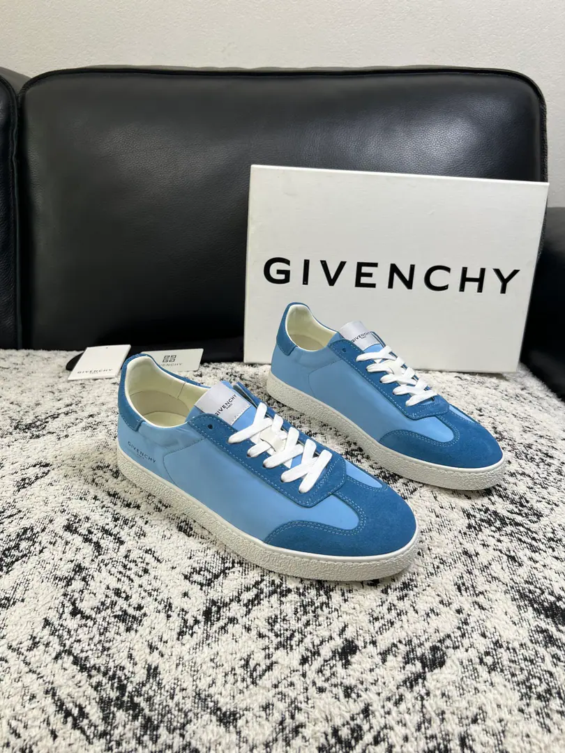 Givenchy High Quality Top-level craft Kifanshi. Synchronize original plant configuration, Italian imports of cattle and flour., A private model of the whole shoe parts., Soft and cozy web-painted mats., Shoes under the sole.: The original factory is super comfortable with the original., The original factory and the single., Codes 39-44 (Make a reservation. 38 45 )