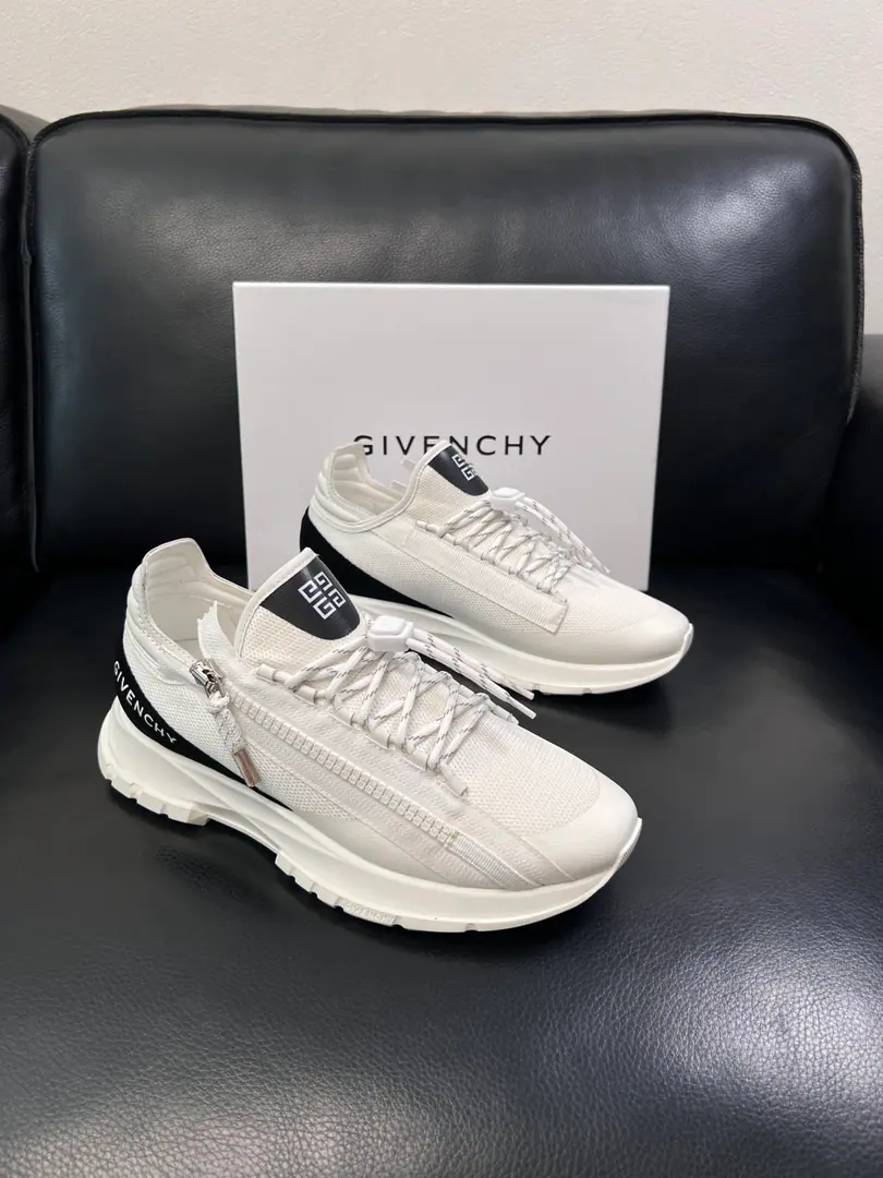 Givenchy High Quality Top-level craft Kifanshi. The cabinet is new., The salami is imported into the country., Imported rinded cattle mats., Shoes under the sole.: The original plant is used for the original base., It's super comfortable to be a sole-acting base., The original factory and the single., Codes 38-44 (Make a reservation. 45 46)