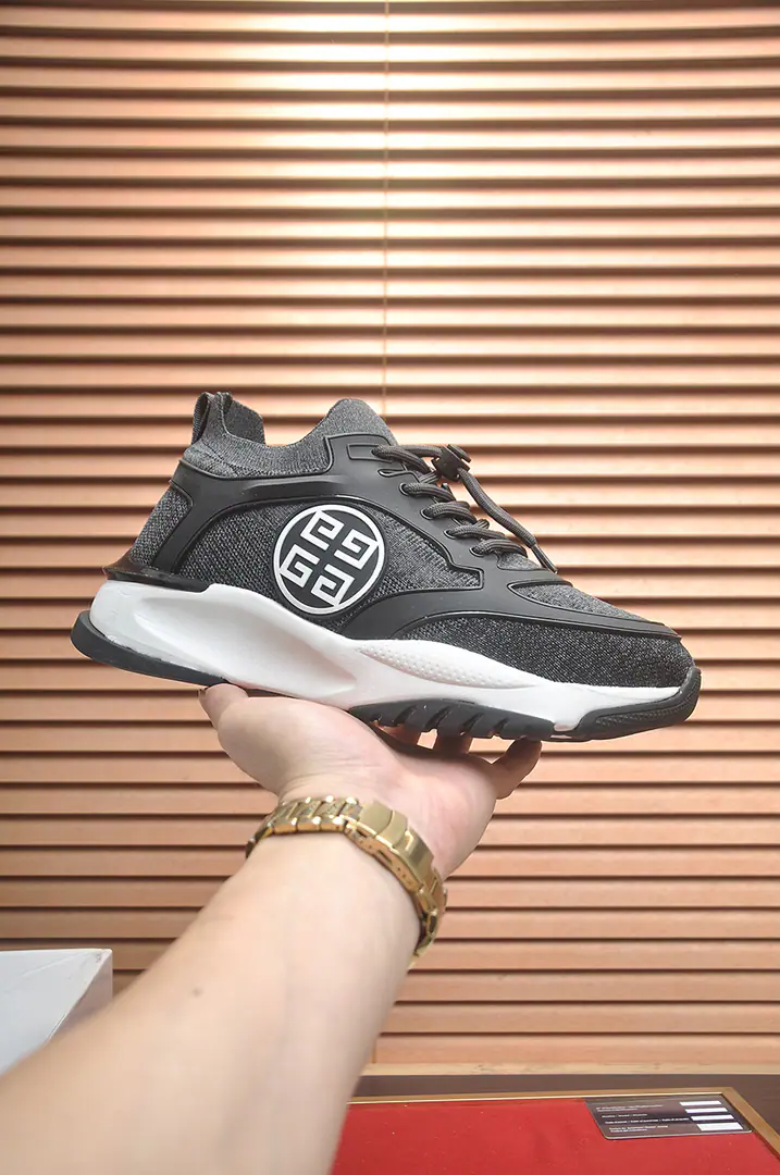 Plant 【GIVENCHY.Kifanshi. 】The counter is being sold simultaneously.🔝Shoe.: Italy🇮🇹Imported branded bouquets🌫 It's so luxuries., The air-nets are combined with a double layer., My feet are comfortable., Shoes under the sole.: The original plant is designed for the foaming base of the rubber., Easy., Comfortable., You can come in and out of the counter. Codes38-45（45Custom）Box wrapping.