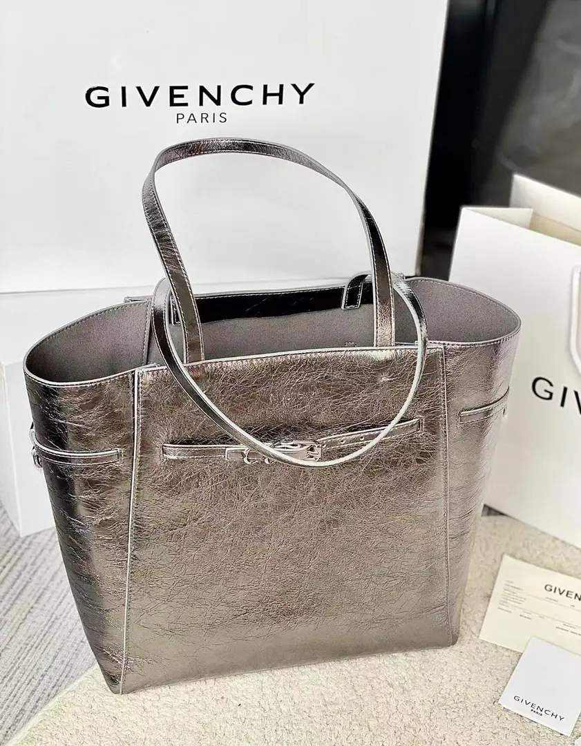 Batch. Top First List🇫🇷French.GThe latest Tot Bag., CombiningvoyouMetal colours+Italy🇮🇹calf SkinIt's very strong., Soft and cozy.. Search the number.199051 size: 30*31*11