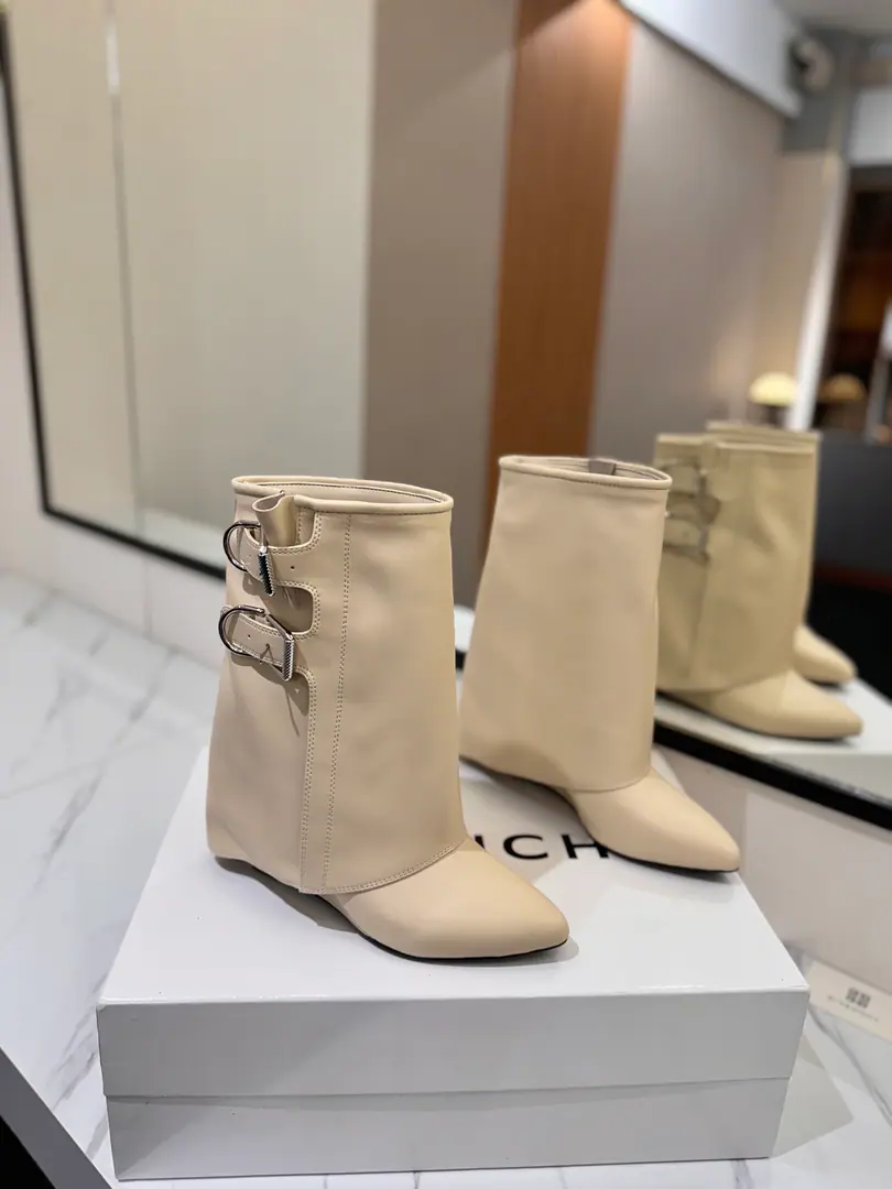 Counter-grade custom version GIVENCHY2026/𝐒𝐒 𝐧𝐞𝐰 New high and boots., Marketed maximum version Kifanshi. Lock button The whole fashion circle.‼️ Original development shoe super-generate ‼️Highest Return Shoes ‼️ It's very packaged. Thin. Advanced Super cozy. ‼️ Shoe.: Powder skin. Uchi.: Cowskin. Customize private template logoLogoLock button Heel.: Private Templates He's tall.8.5cm Otsumi!: That's a big import. Codes: 35-40【34.40/41:42/Custom without re-offer】