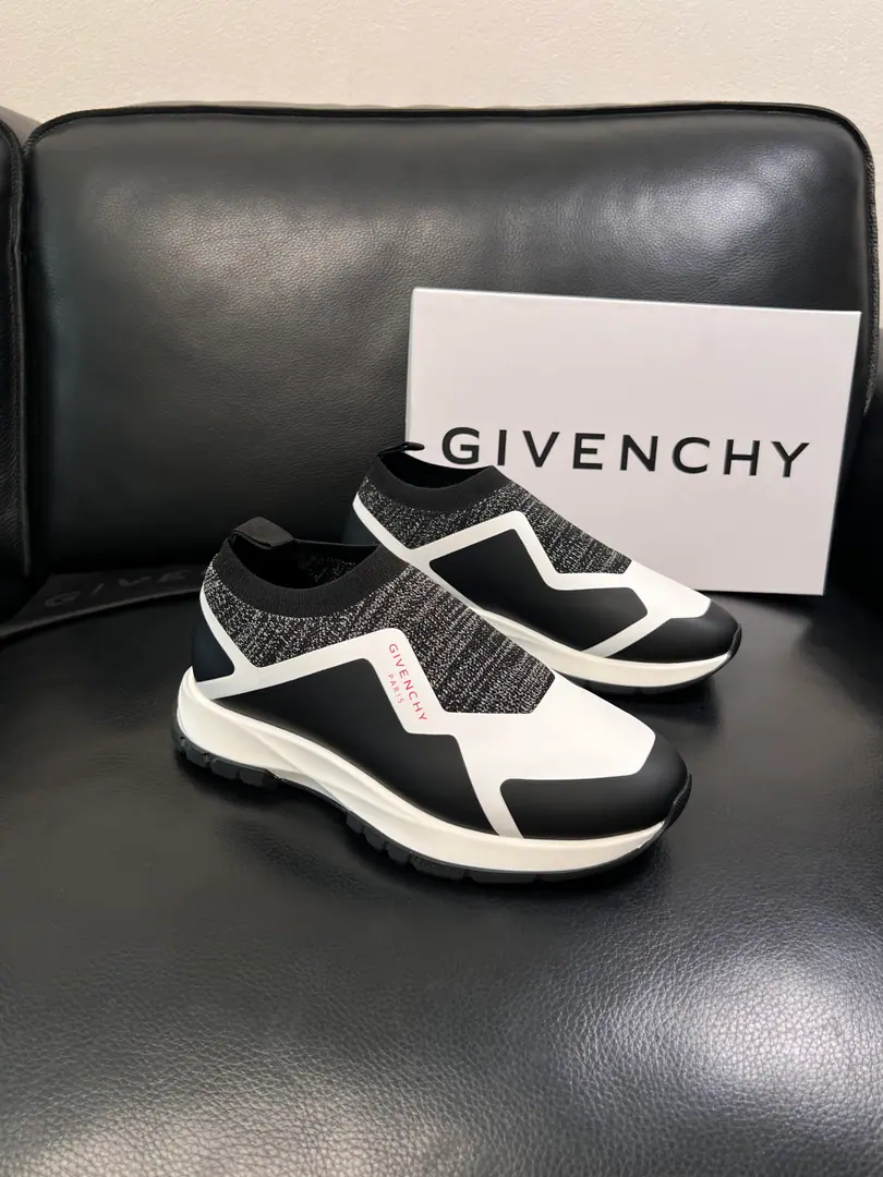 ⚠️Just change the code and don't back off.⚠️ Givenchy High Quality Kifanshi. Top-level craft The cabinet is new., The shoes are for the pastry., Imported rinded cattle mats., Shoes under the sole.: The original plant is used for the original base., It's super comfortable to be a sole-acting base., The original factory and the single., High Quality, Welcome to the comparison., Codes 39-44