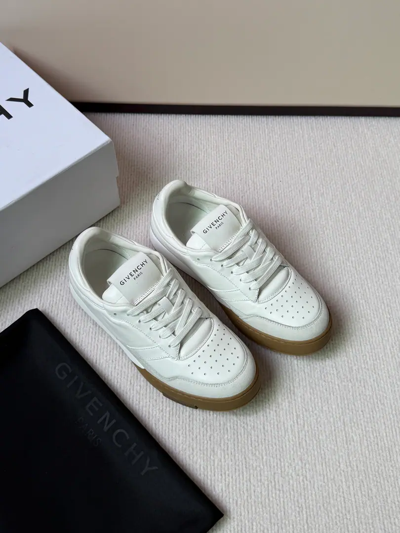 New paragraph🆕GivInnovative low-group sneakers.✅ The shoe-faced cow skin is matched with the same color as the diamond-coated cow skin., Same pair of colored shoelaces. Shoe tongue and back heel.GIV～CHY LOGO, SidesarkGIVENCHY LOGOBelt, Use transparent and environmentally resistant materials for soles〰️ Codes: 39-44
