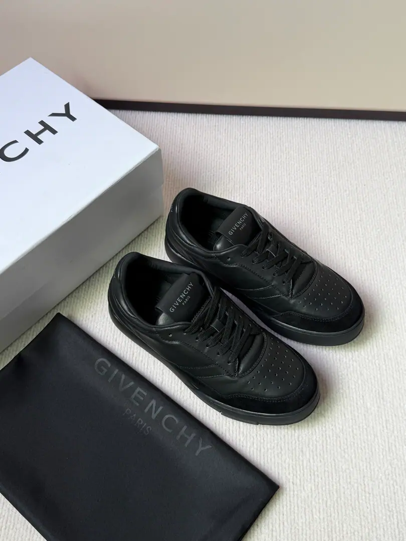 New paragraph🆕GivInnovative low-group sneakers.✅ The shoe-faced cow skin is matched with the same color as the diamond-coated cow skin., Same pair of colored shoelaces. Shoe tongue and back heel.GIV～CHY LOGO, SidesarkGIVENCHY LOGOBelt, Use transparent and environmentally resistant materials for soles〰️ Codes: 39-44