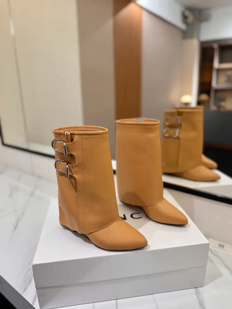 Counter-grade custom version GIVENCHY2026/𝐒𝐒 𝐧𝐞𝐰 New high and boots., Marketed maximum version Kifanshi. Lock button The whole fashion circle.‼️ Original development shoe super-generate ‼️Highest Return Shoes ‼️ It's very packaged. Thin. Advanced Super cozy. ‼️ Shoe.: Powder skin. Uchi.: Cowskin. Customize private template logoLogoLock button Heel.: Private Templates He's tall.8.5cm Otsumi!: That's a big import. Codes: 35-40【34.40/41:42/Custom without re-offer】