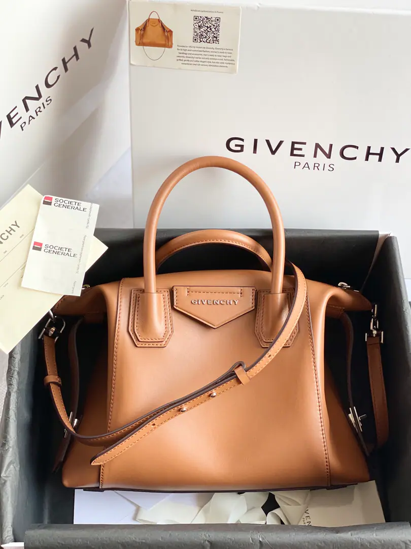 Small 🇫🇷French.GHome is for celebration.Antigona10Anniversary！Recent launchAntigona Soft！6Monthly acquisitionszDevelopment！To be exactly the same., Yes.2Over a month.‘It's been improving., Refine Details！Many details come from their family.Antigona.This bag is all there is. A lot of leisure and comfort packs.[John.]A specific calf.！Advanced Custom Edit！ Large size: 45*9*35, Size of the trumpet: 30*8*25