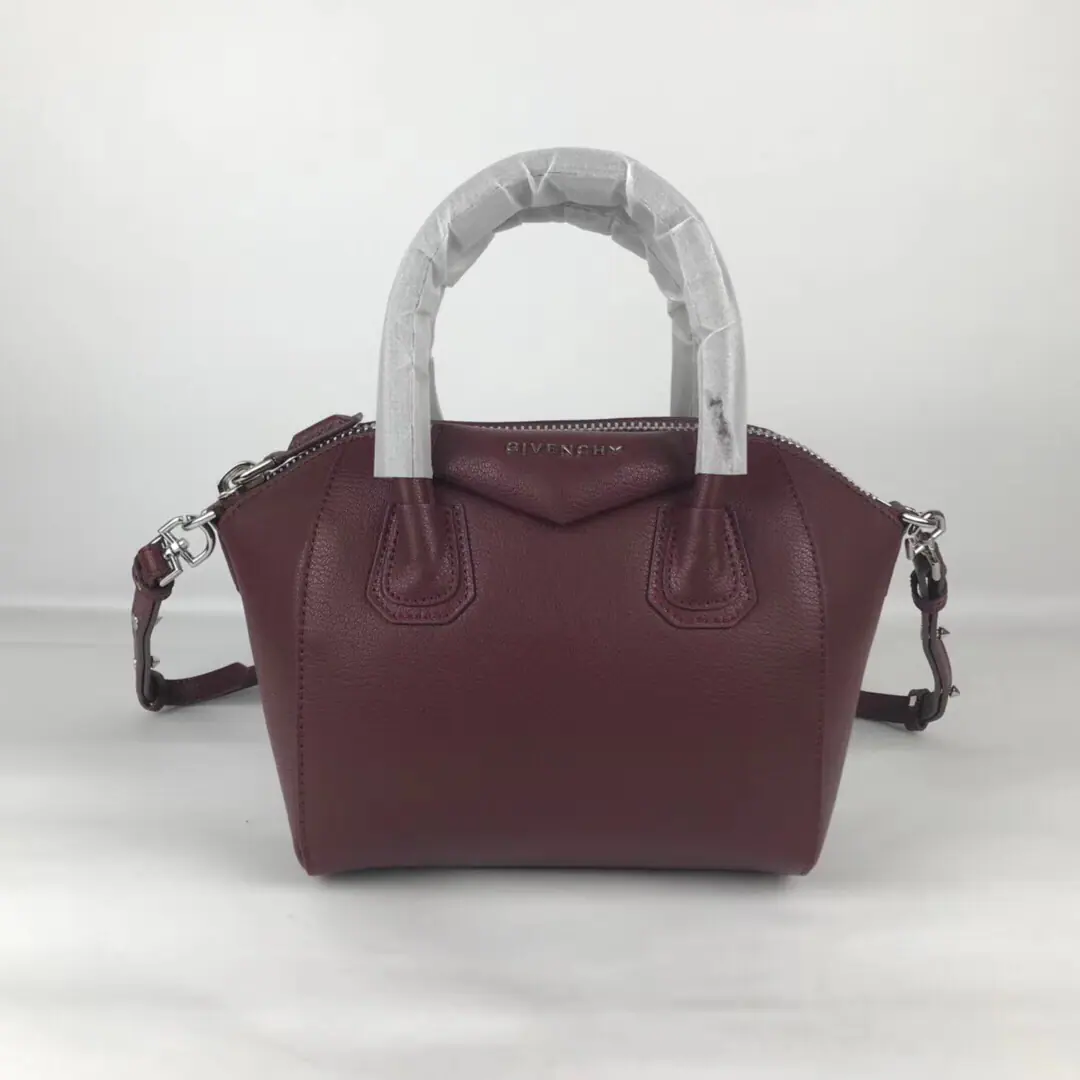 Batch. The Chifanzi car is wrapped in goats. Ashes AntigonaHandbag Top zipper., There are two handles on the top. Headset sticker. Dismantled shoulder belts. Silver hardware accessories Internal zipper pocket. Ruler23CM