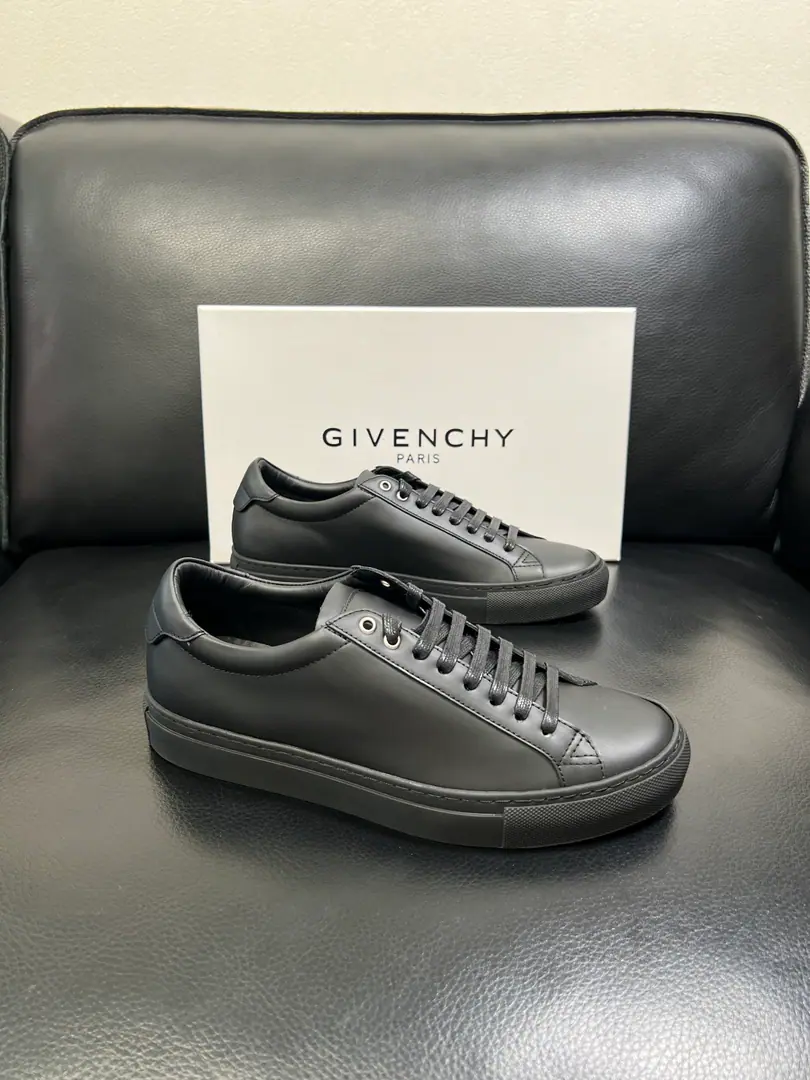 Givenchy High Quality Kifanshi. Top-level craft The cabinet is new., The shoes are for the pastry., Imported rinded cattle mats., Shoes under the sole.: The original plant is used for the original base., It's super comfortable to be a sole-acting base., The original factory and the single., High Quality, Welcome to the comparison., Codes 38-44 (Make a reservation. 45 46)